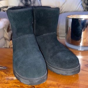 Black short uggs